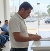 Imagen ilustrativa de un hombre tramitando el permiso para circular sin placas en Jalisco generada con Gemini IA Imagen ilustrativa de un hombre tramitando el permiso para circular sin placas en Jalisco generada con Gemini IA