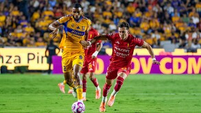 Los Tigres vencieron 5-3 al Necaxa en el Volcán, para regresar a la actividad en la Liga MX y afianzarse en la tercera posición de la tabla general.