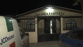 Al sistema de emergencias 911 les reportaron que las llamaradas eran altas, por lo que los apagafuegos no demoraron en llegar al templo El Calvario.