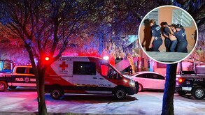 Condominios en Quintas La Perla, a las afueras una ambulancia de Cruz Roja Mexicana en donde una mujer fue víctima de intento de feminicidio.