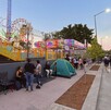 Personas formadas con casas de campaña, sillas y tendidos para pasar la noche en taquilla de las Fiestas de Octubre Personas formadas con casas de campaña, sillas y tendidos para pasar la noche en taquilla de las Fiestas de Octubre
