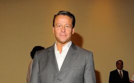 En 1996, Alfredo Adame hizo su debut profesional en la telenovela “Maria la del Barrio”. Actualmente, Adame es miembro del reality show “La Granja VIP”.