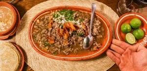 Imagen ilustrativa de un platillo típico de carne en su juego en el restaurante Kamilos 333 en Guadalajara