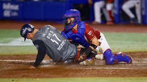Charros de Jalisco realizando una carrera en el partido ante Algodoneros dentro de la Liga Mexicana del Pacifico.