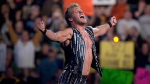 Chris Jericho haciendo su entrada en un evento televisado de WWE en el año 2008.
