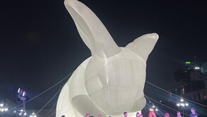 Inauguran conejo gigante frente a Museo de Historia Mexicana en Monterrey