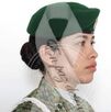 stephany carmona con uniforme de la guardia nacional y personas en un sepelio stephany carmona con uniforme de la guardia nacional y personas en un sepelio