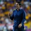 Fernando Gago, desesperado durante el encuentro en el que su equipo, el Necaxa, perdió contra los Tigres de la UANL. Fernando Gago, desesperado durante el encuentro en el que su equipo, el Necaxa, perdió contra los Tigres de la UANL.