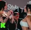 Karely Ruiz y Karina García encarándose en la ceremonia de pesaje de Stream Fighters 4.