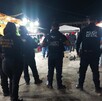 En la imagen aparecen elementos de seguridad en medio de la riña en San Pedro. En la imagen aparecen elementos de seguridad en medio de la riña en San Pedro.