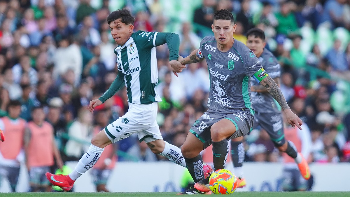 James Rodríguez disputando un balón con Aldo López James Rodríguez disputando un balón con Aldo López