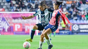 El Pachuca Femenil se impuso 2-1 ante Chivas en casa y con una jugadora menos en la jornada 16 del Apertura 2025.