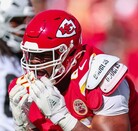 Chris Jones de los Kansas City Chiefs celebró un bloqueo sobre un jugador de Las Vegas Raiders.