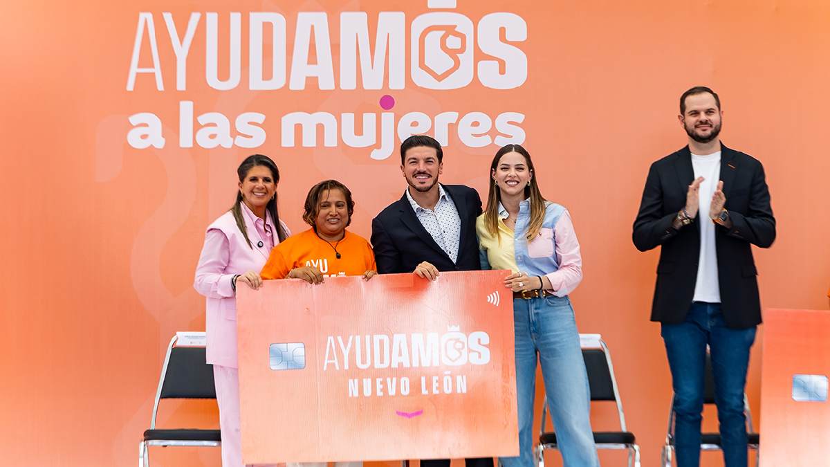 El gobernador Samuel García anunciando apoyo mensual para mujeres en Nuevo León. El gobernador Samuel García anunciando apoyo mensual para mujeres en Nuevo León.