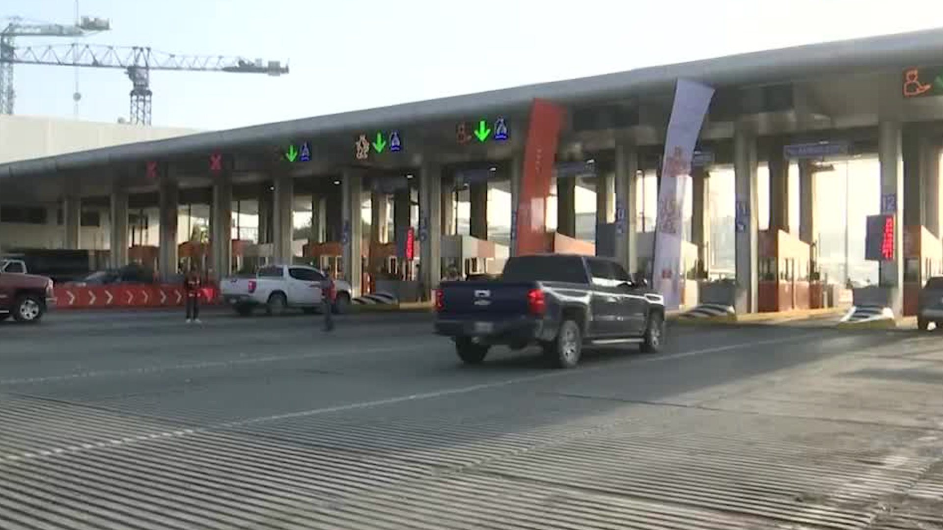 Con motivo de obras en el metro se permitirá el paso a vehículos particulares en la caseta al aeropuerto.