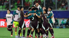 Selección Mexicana Sub-20 festejando la victoria ante Chile en el Mundial Sub-20 y con ello el pase a cuartos de final.