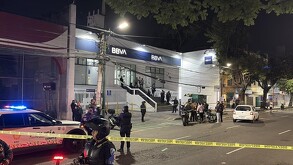 Hombre asesinado en instalaciones de una sucursal bancaria de BBVA en la alcaldía Cuauhtémoc de CdMx