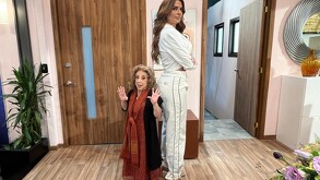 Cecilia Galliano y La Güereja posando para una foto.