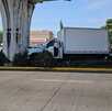 Camión de carga choca contra columna del tren ligero en Zapopan