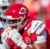 Chris Jones de los Kansas City Chiefs celebró un bloqueo sobre un jugador de Las Vegas Raiders.