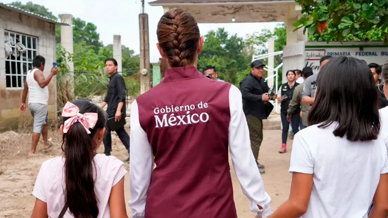 Claudia Sheinbaum supervisó labores de limpieza en Pantepec, Puebla, tras las lluvias e inundaciones.