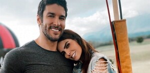 Kike Mayagoitia ha formado una sólida familia con una ex reina de belleza, Cynthia de la Vega. Kike Mayagoitia ha formado una sólida familia con una ex reina de belleza, Cynthia de la Vega.
