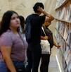 Regios disfrutan de varios títulos disponibles en la FIL Monterrey 2025. Regios disfrutan de varios títulos disponibles en la FIL Monterrey 2025.