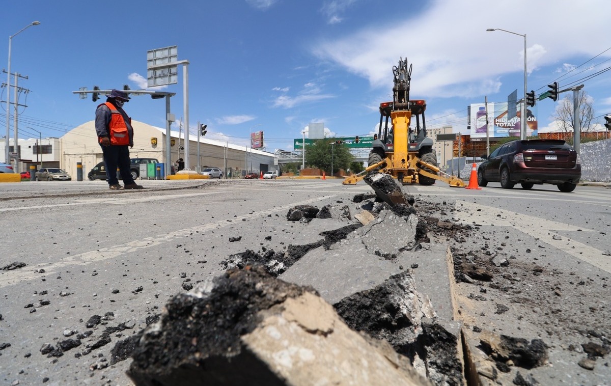 Reconstrucción vial y ordenamiento del puente Diana Laura de Torreón, Coahuila, obra está en construcción con maquinaria. Reconstrucción vial y ordenamiento del puente Diana Laura de Torreón, Coahuila, obra está en construcción con maquinaria.