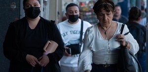 Personas con cubrebocas ante casos activos de covid-19 e influenza en México 2025