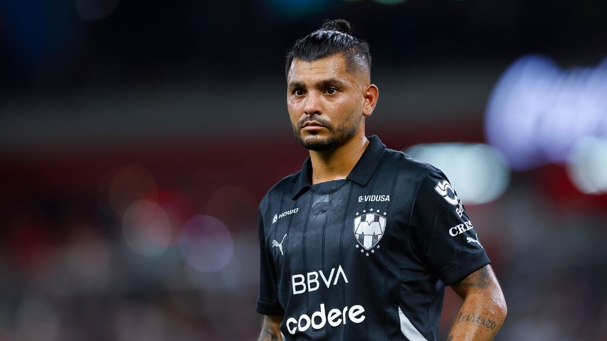 Jesús 'Tecatito' Corona vistiendo la playera de Rayados durante el encuentro entre Monterrey y Santos Laguna en Jornada 11 del Apertura 2025. Jesús 'Tecatito' Corona vistiendo la playera de Rayados durante el encuentro entre Monterrey y Santos Laguna en Jornada 11 del Apertura 2025.
