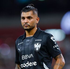 Jesús 'Tecatito' Corona vistiendo la playera de Rayados durante el encuentro entre Monterrey y Santos Laguna en Jornada 11 del Apertura 2025. Jesús 'Tecatito' Corona vistiendo la playera de Rayados durante el encuentro entre Monterrey y Santos Laguna en Jornada 11 del Apertura 2025.