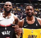 LeBron James intercambiando playeras en un encuentro de pretemporada previo al inicio de la Temporada 2025-2026 de la NBA.