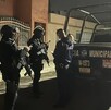 Los supuestos policías se estacionaron a las afueras de una vivienda y debido a que una persona de la propiedad les reclamó sobrevino la agresión enSaltillo. Los supuestos policías se estacionaron a las afueras de una vivienda y debido a que una persona de la propiedad les reclamó sobrevino la agresión enSaltillo.