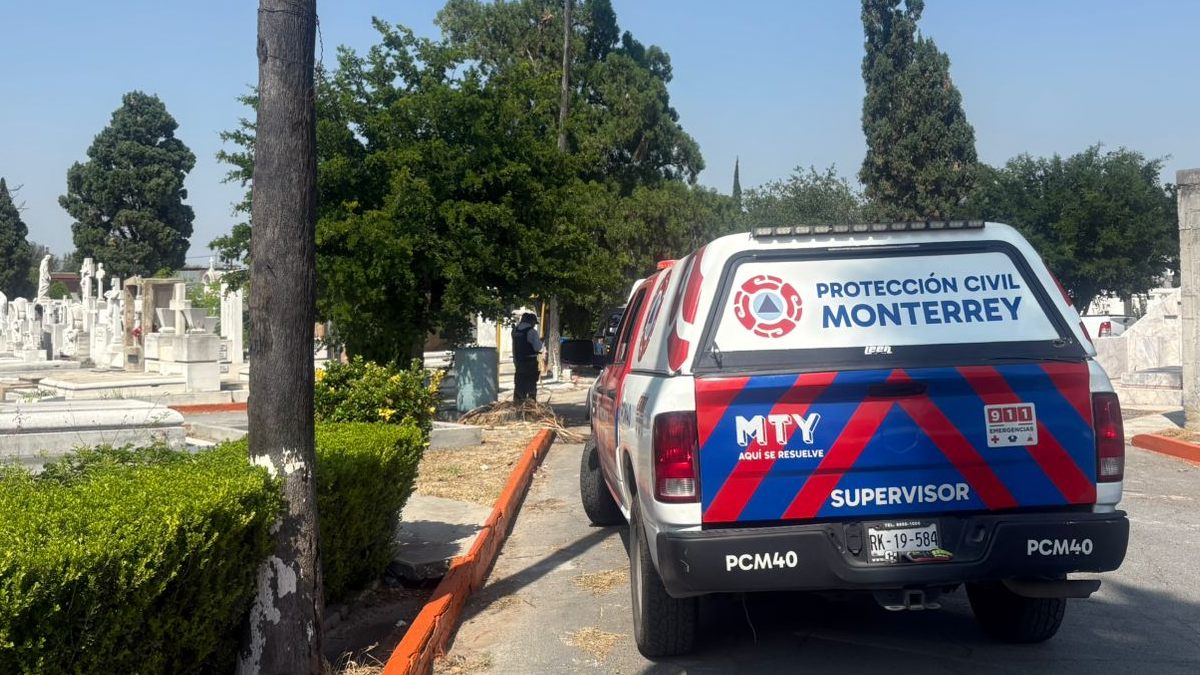 Mujer cae dentro de una tumba del panteón Del Roble de Monterrey