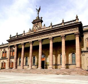 Monterrey, Nuevo León tiene 21 museos, los cuales están agrupados en la zona centro de la Ciudad.