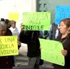 Padres de familia se manifiestan afuera de escuela secundaria para pedir justicia tras caso de bullying de Nicole