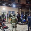 Jóvenes que hacía video de rap son revisados por policías de Puerto Vallarta Jóvenes que hacía video de rap son revisados por policías de Puerto Vallarta