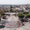 La Plaza Fundadores está rodeada de templos, casonas coloniales y calles empedradas. La Plaza Fundadores está rodeada de templos, casonas coloniales y calles empedradas.