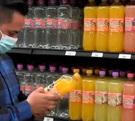 La OMS y la Profeco alertaron sobre los riesgos del consumo de edulcorantes en productos light o sin azúcar, señalando que no ayudan a bajar de peso.