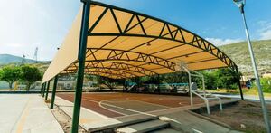 Techumbre construída por Municipio de Torreón en cancha de basquetbol de una colonia de la ciudad.