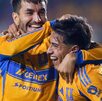 Ángel Correa festejando su gol ante Necaxa junto a 'Chicha' Sánchez en el Estadio Universitario. Ángel Correa festejando su gol ante Necaxa junto a 'Chicha' Sánchez en el Estadio Universitario.