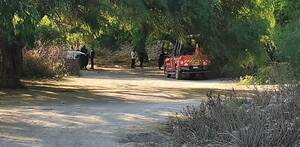 patrulla de policía en un camino de terracería en puebla