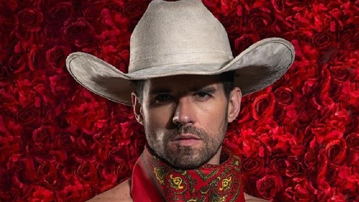 Fotografía del actor Eleazar Gómez posando con sombrero Fotografía del actor Eleazar Gómez posando con sombrero