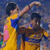 Diego Lainez festejando su gol ante Necaxa junto a Diego Sánchez en el Estadio Universitario. Diego Lainez festejando su gol ante Necaxa junto a Diego Sánchez en el Estadio Universitario.
