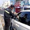 Policía de transito dando folletos sobre la prevención vial en el municipio de Nezahualcóyotl, Estado de México. Policía de transito dando folletos sobre la prevención vial en el municipio de Nezahualcóyotl, Estado de México.