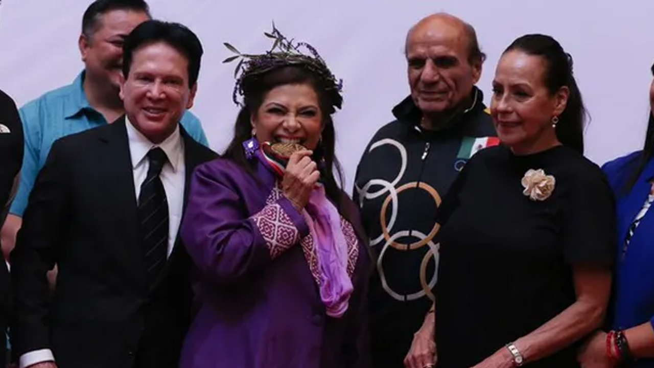 Clara Brugada entregó reconocimientos a los atletas que participaron en los Juegos Olímpicos de México 1968
