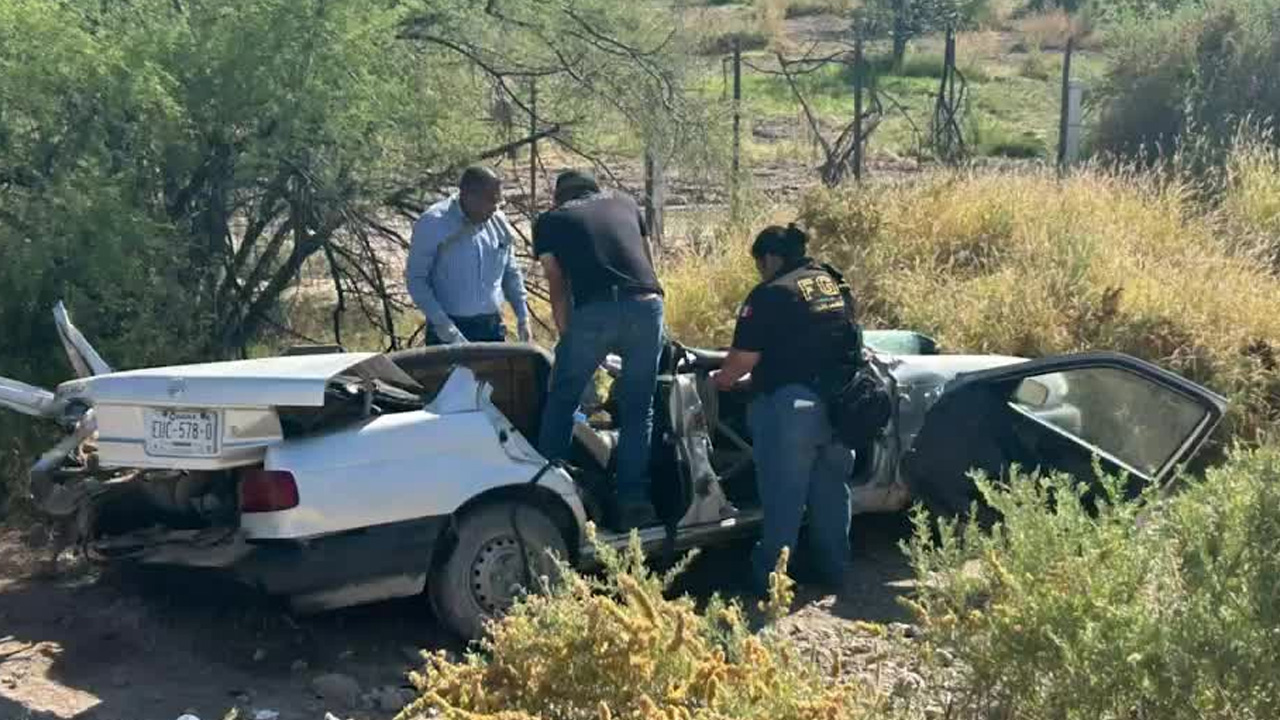 Un hombre perdió la vida luego de haber chocado con tras una pipa en la carretera El Estribo, mientras que el conductor de la pesada unidad huyó.