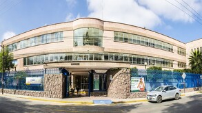 Estudiantes de la Facultad de Economía de la UASLP se movilizaron tras un caso de acoso sexual por parte de un maestro.