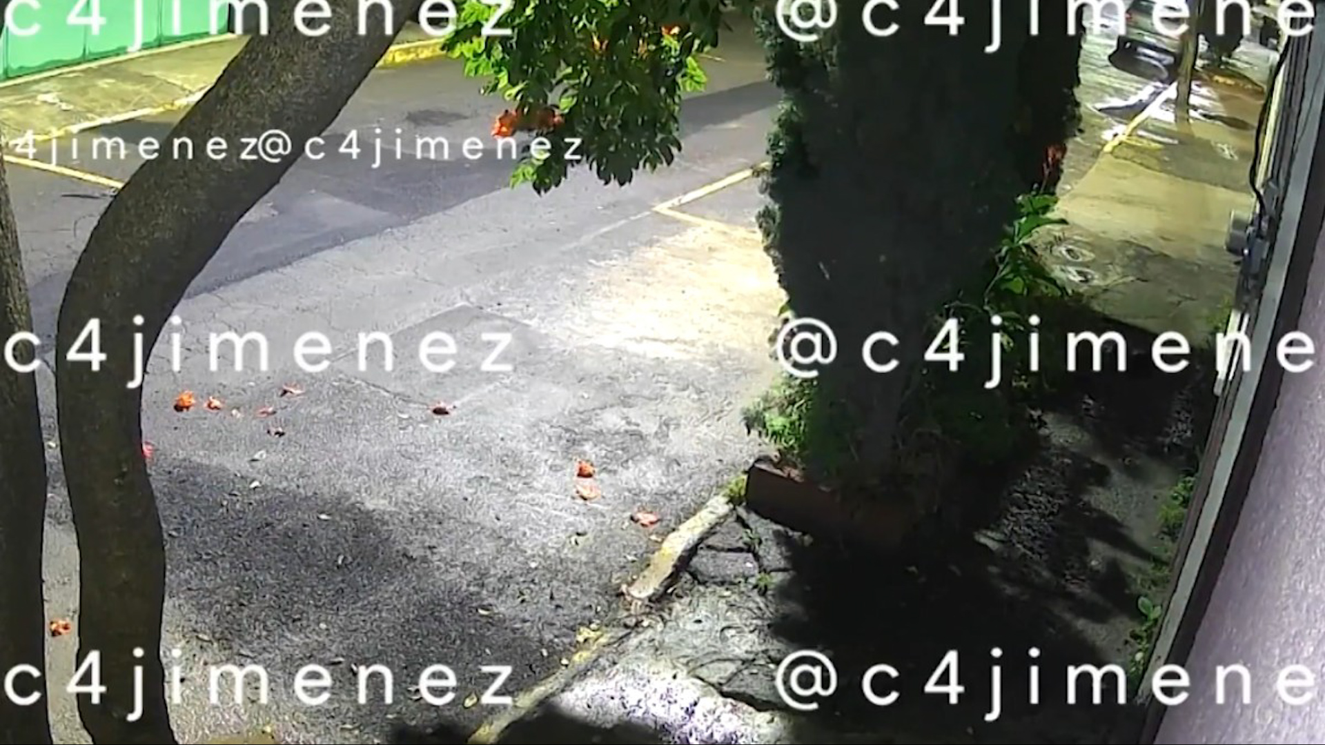 Luego de que presuntos extorsionadores dispararon contra su casa en Iztapalapa, las víctimas denunciaron los hechos con la Fiscalía capitalina.