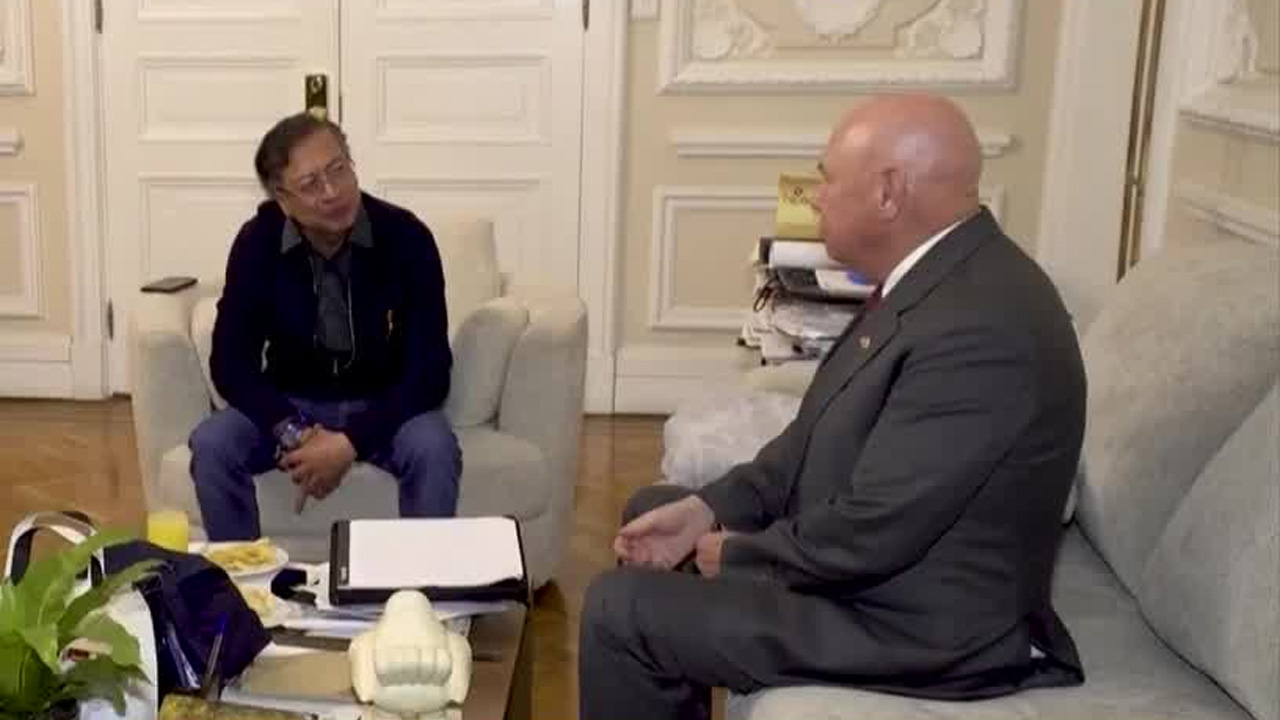 Gustavo Petro sostuvo una reunión con John McNamara, encargado de negocios de Estados Unidos, en medio de la crisis diplomática.